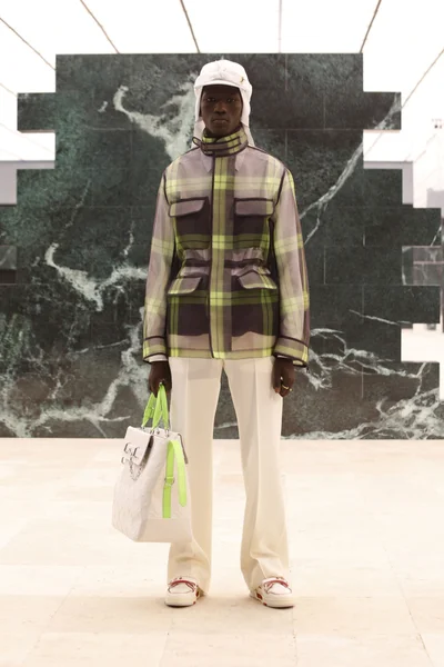 Look 37